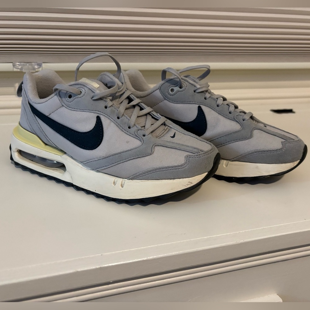 Nike Gray and Black Women's Sneakers GUC